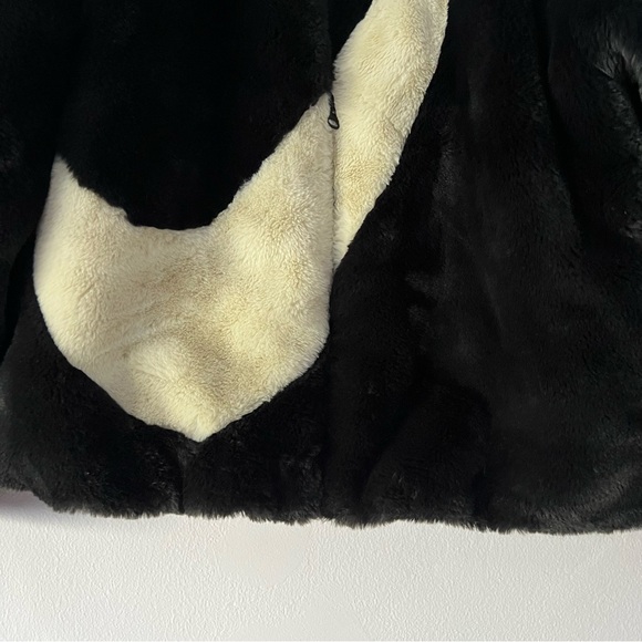 Nike Women's Sportswear Plush Faux Fur Swoosh Jacket XS - Picture 15 of 16